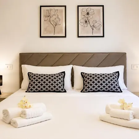 - Brand-new Flat For 5 Steps To A-c 아파트 코모