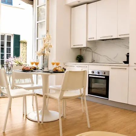 아파트 - Brand-new Flat For 5 Steps To A-c 코모