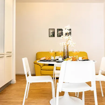 - Brand-new Flat For 5 Steps To A-c 코모