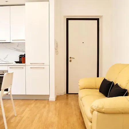 - Brand-new Flat For 5 Steps To A-c * Côme